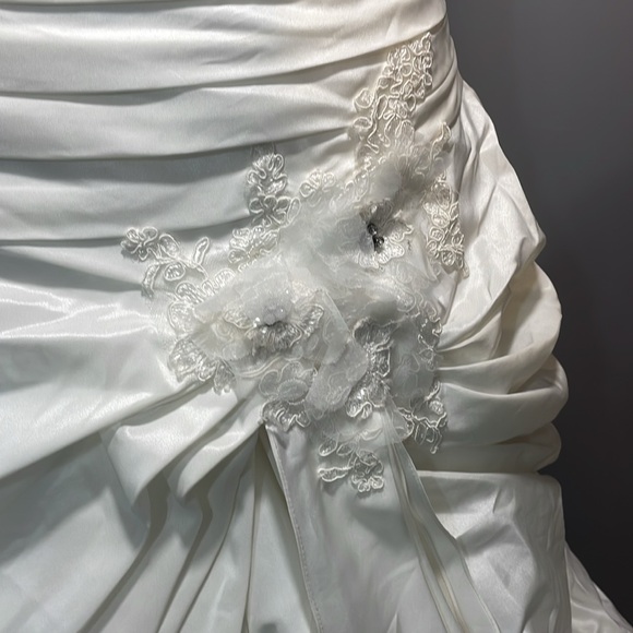 Allure Bridals size 10 ivory wedding lace taffeta gown - Picture 6 of 17